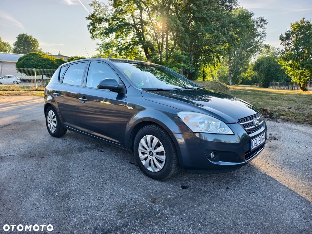 Kia Ceed - 4