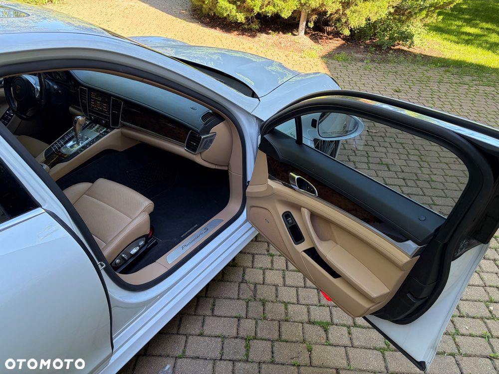 Porsche Panamera - 14