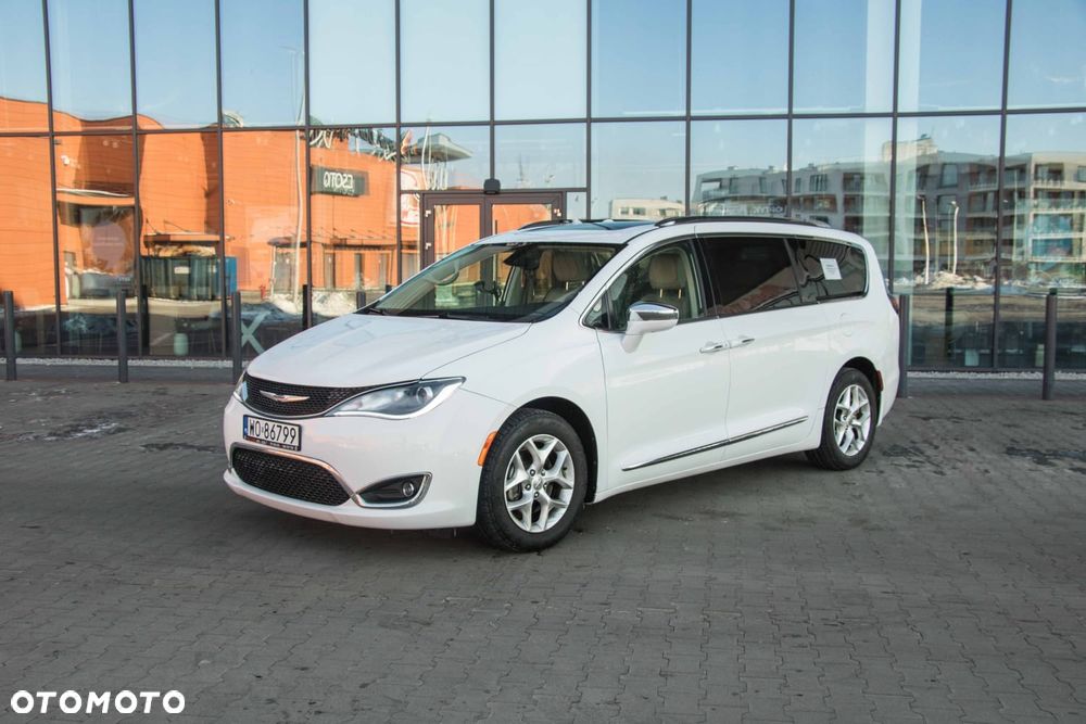 Chrysler Pacifica - 2