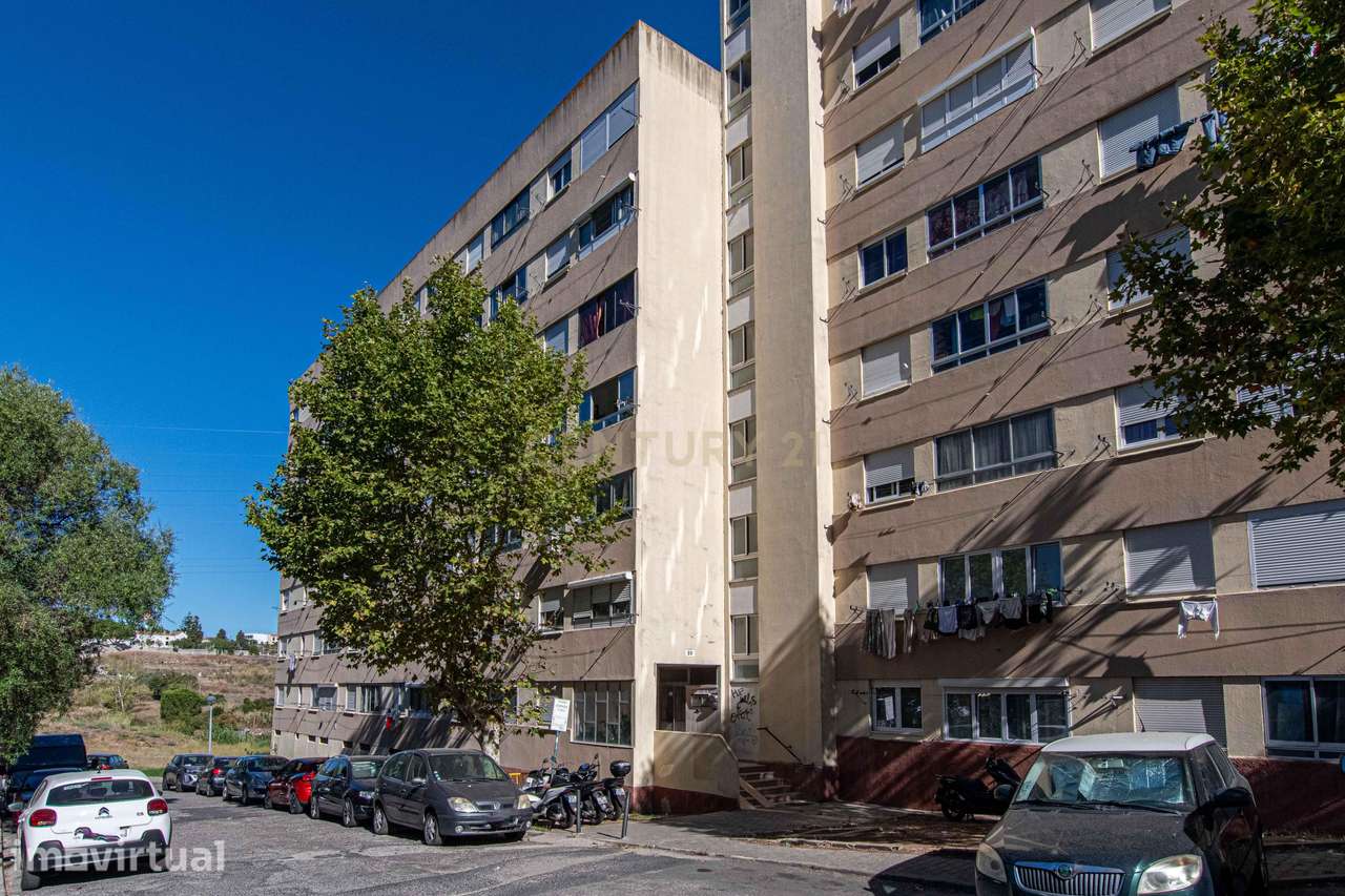Apartamento T2 Santo António Dos Cavaleiros - Grande imagem: 2/17
