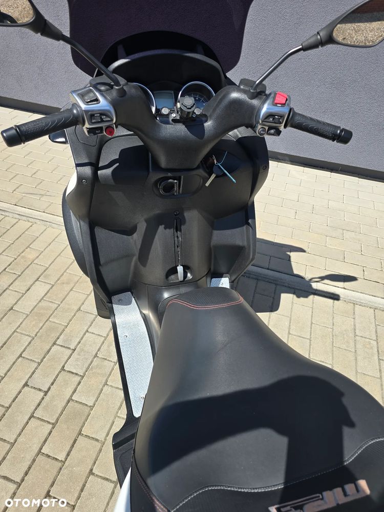 Piaggio MP-3 - 10