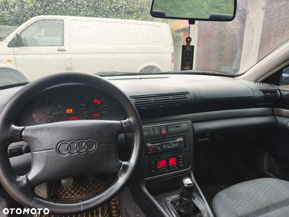 Audi A4 Limousine 1.8 - 6