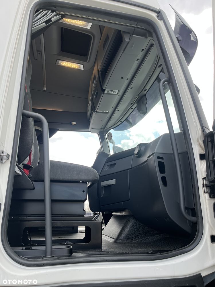 Renault T480 - 13