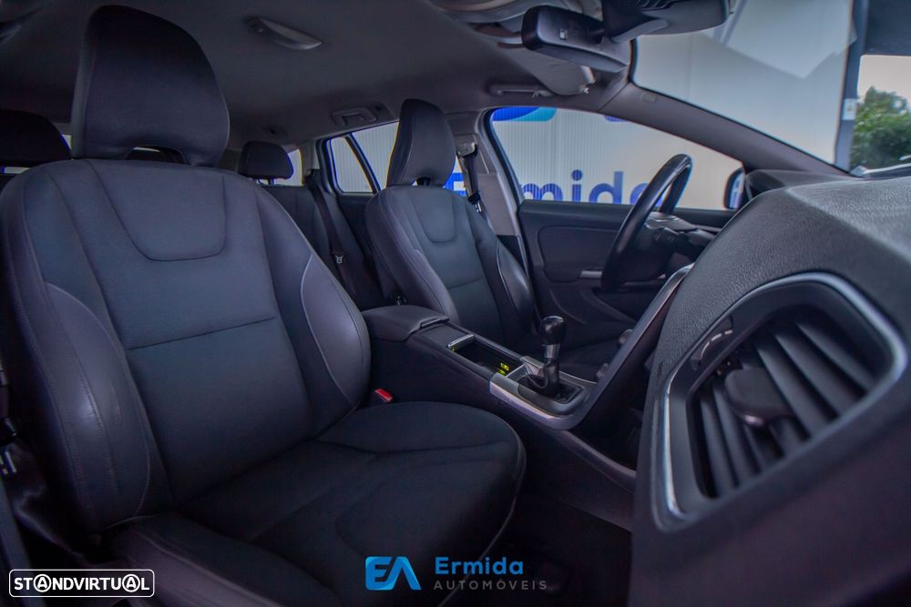 Volvo V60 2.0 D3 Momentum - 17