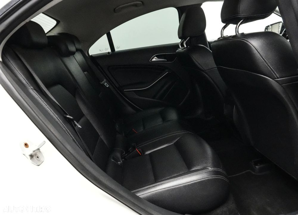 Mercedes-Benz CLA 200 d 7G-DCT - 16