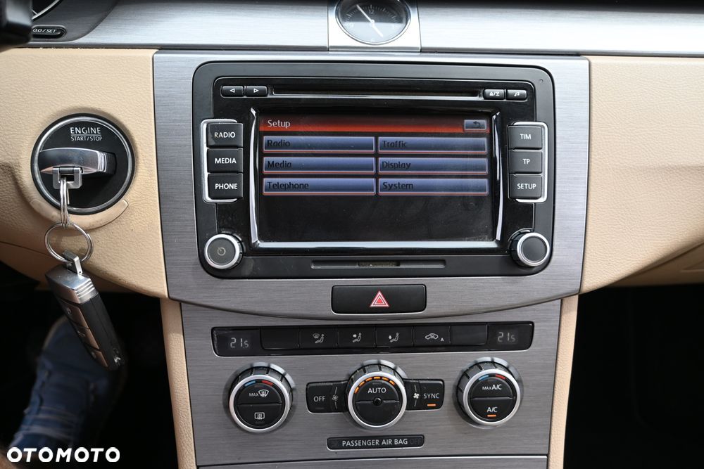 Volkswagen Passat 2.0 TDI Highline - 35