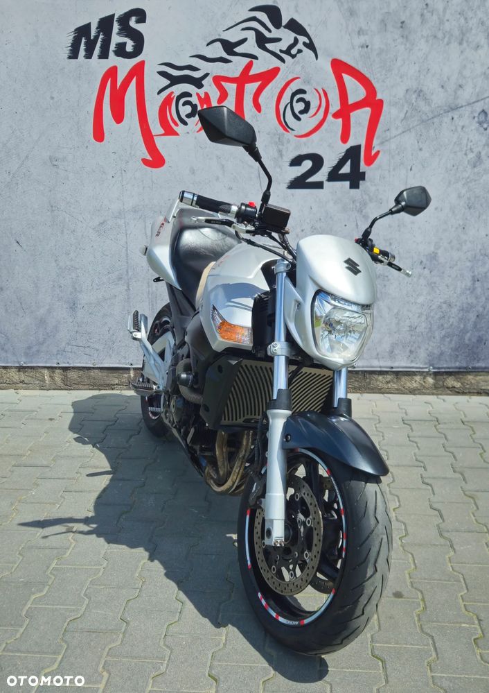Suzuki GSR - 6