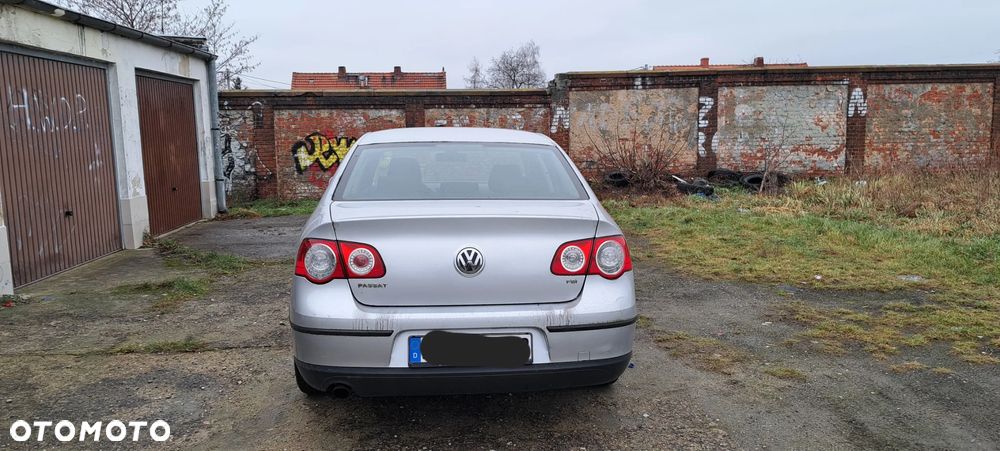 Volkswagen Passat 1.6 FSI Comfortline - 5