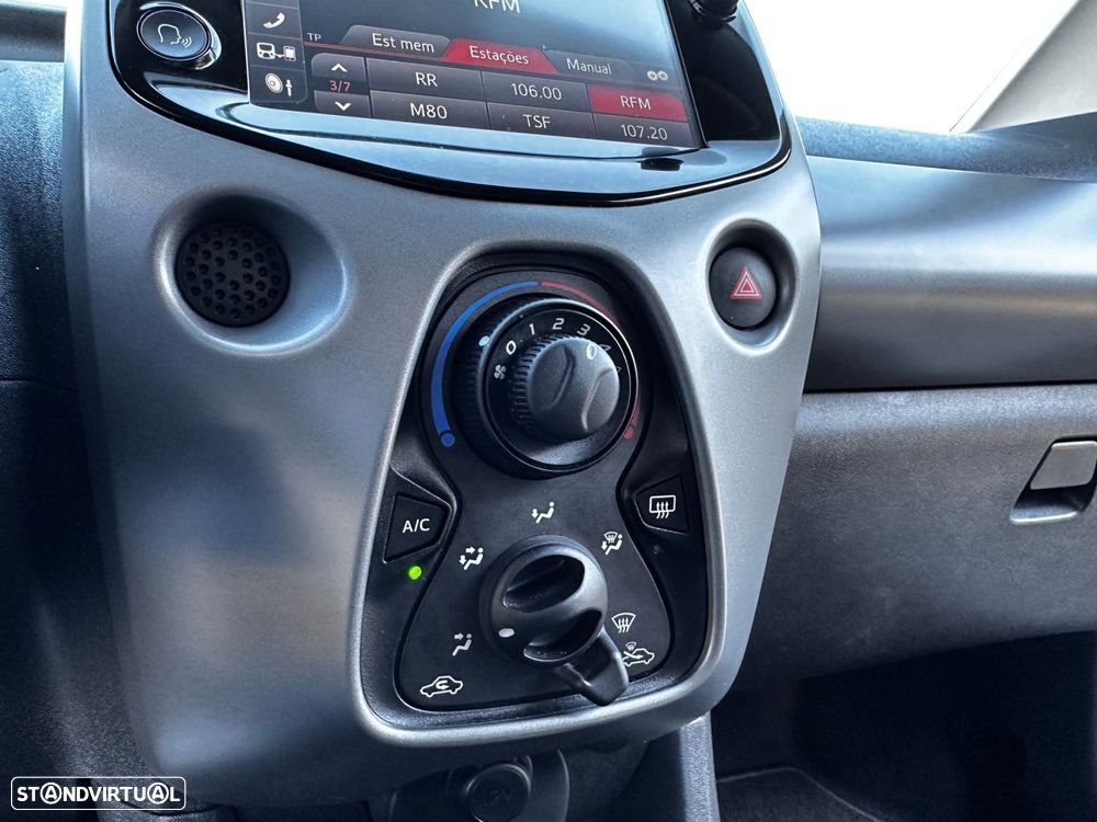 Toyota Aygo 1.0 X-Clusiv Black - 26