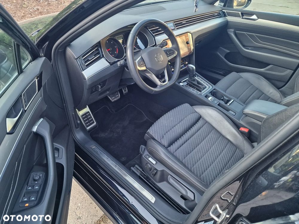 Volkswagen Passat Variant 2.0 TDI SCR DSG R-Line - 19