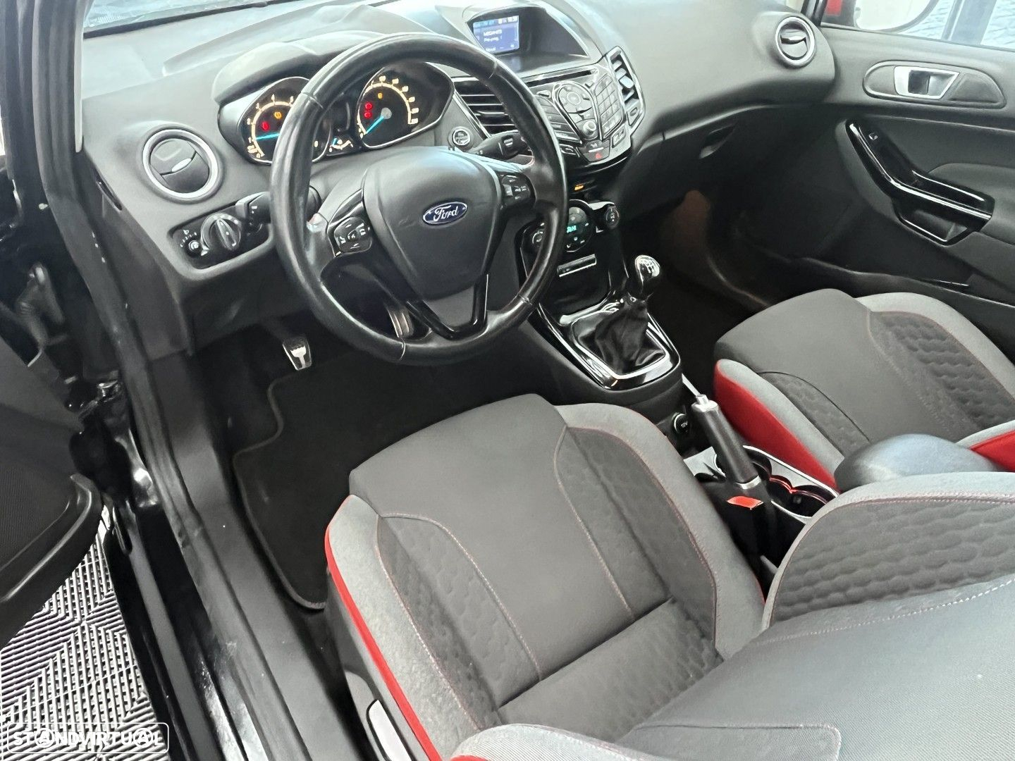 Ford Fiesta 1.0 T EcoBoost STLine Black&RED - 7