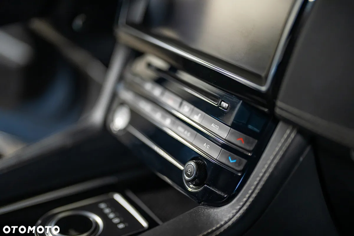 Jaguar F-Pace 3.0 TDV6 AWD R-Sport - 38