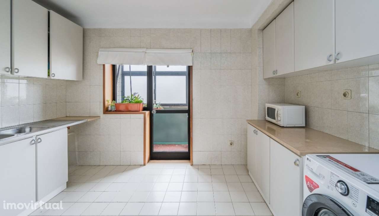 Amplo apartamento T3 à venda no Pinheiro Manso no Porto - Grande imagem: 4/20