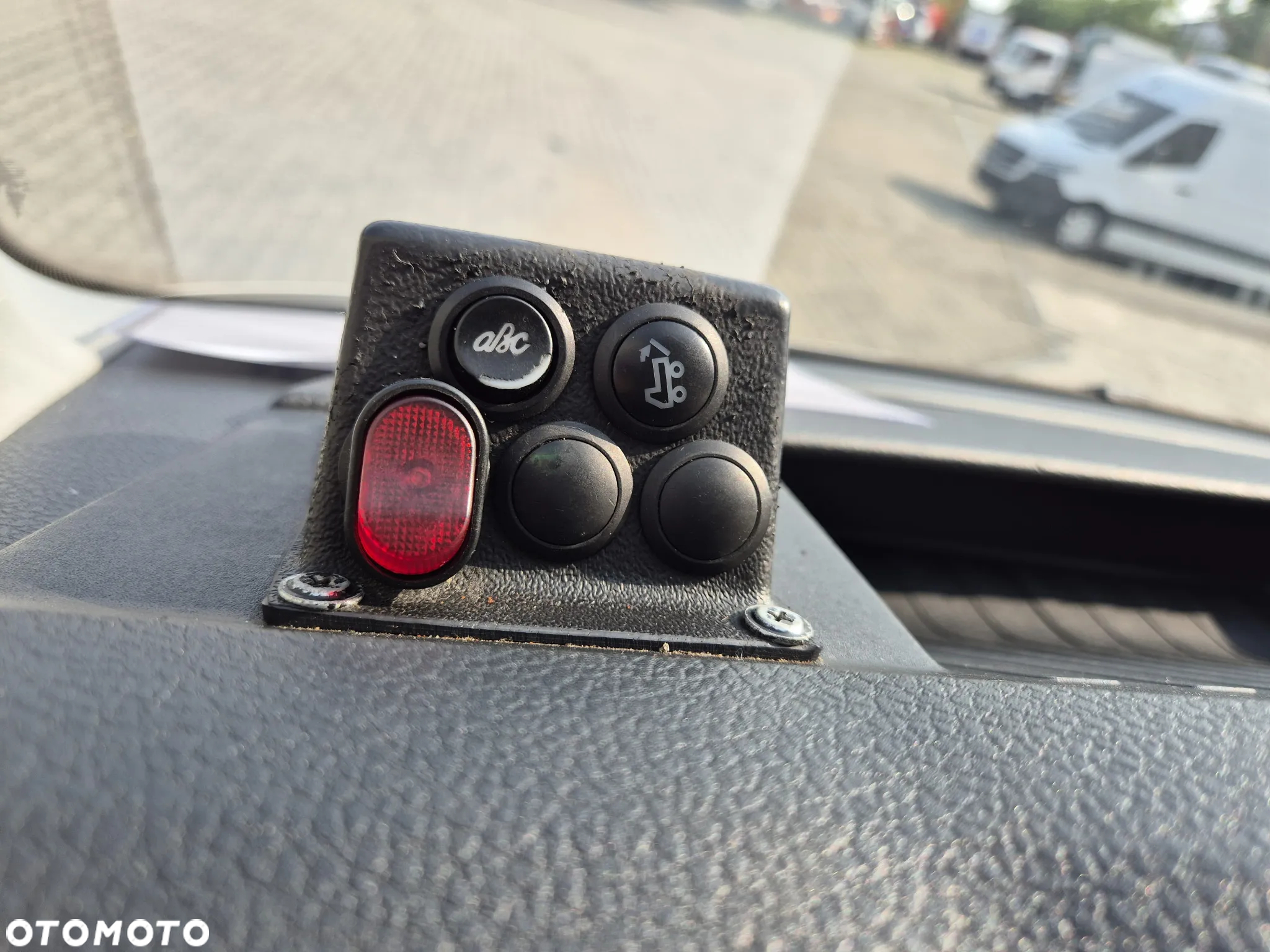 Volkswagen CRAFTER 2.0 TDi 177 / UNIKATOWY! / WYSOKI KONTENER / E6 / BEZWYPADKOWY / WINDA 750KG / WEBASTO - 28