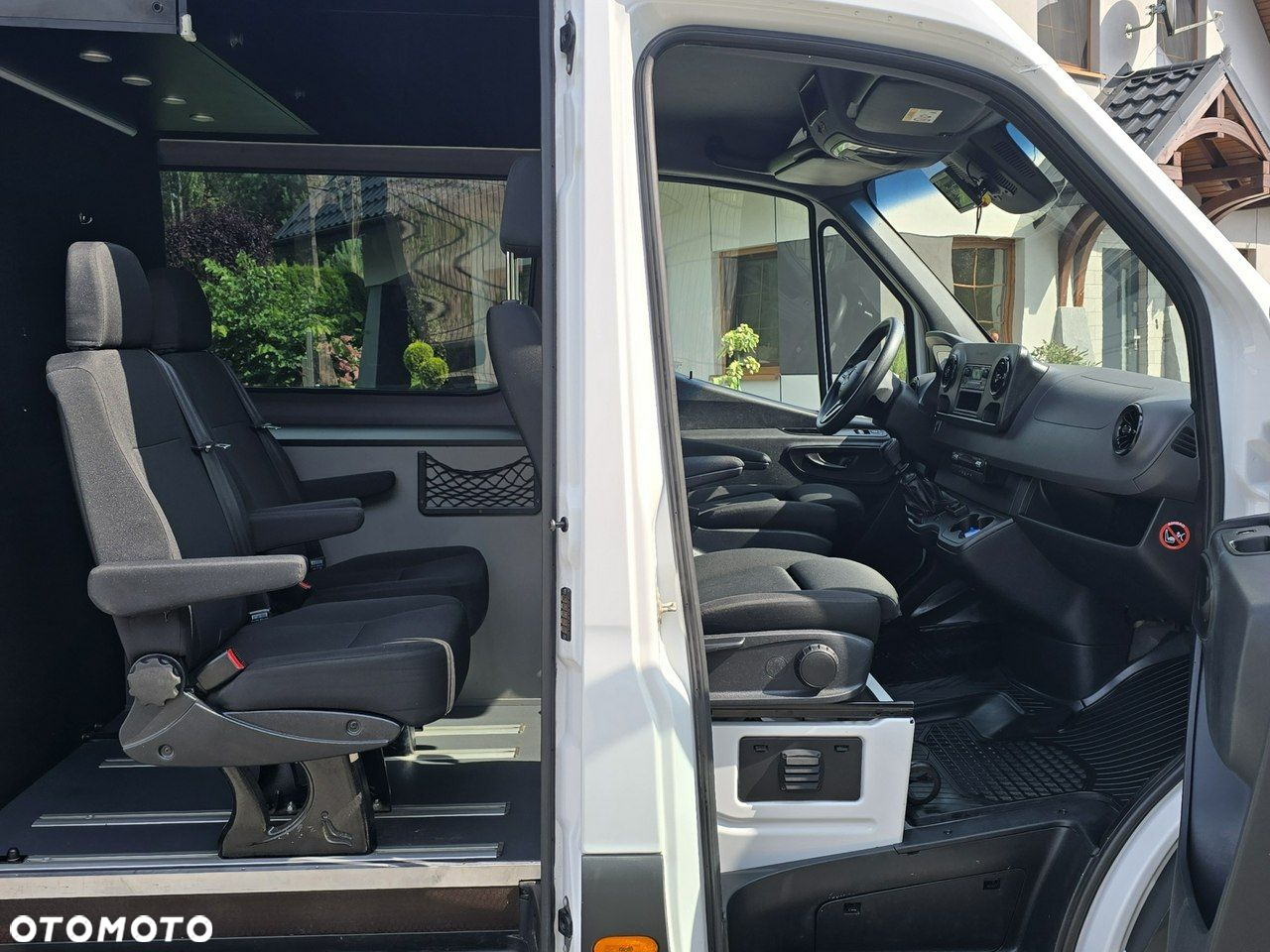 Mercedes-Benz Sprinter - 11