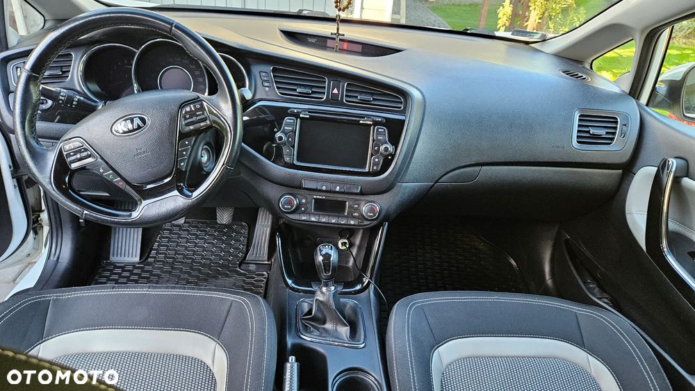 Kia Ceed - 8