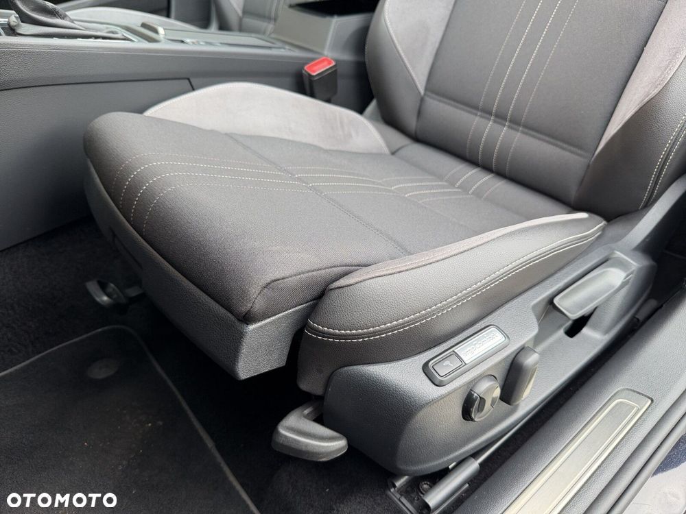 Volkswagen Passat - 13