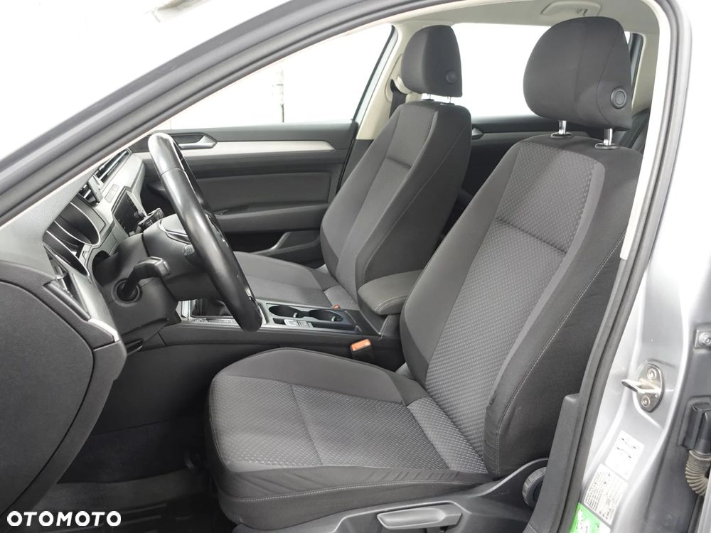 Volkswagen Passat - 21