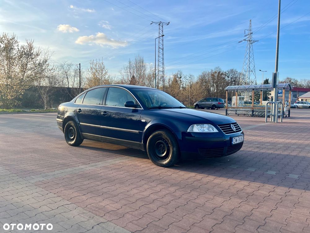 Volkswagen Passat - 1