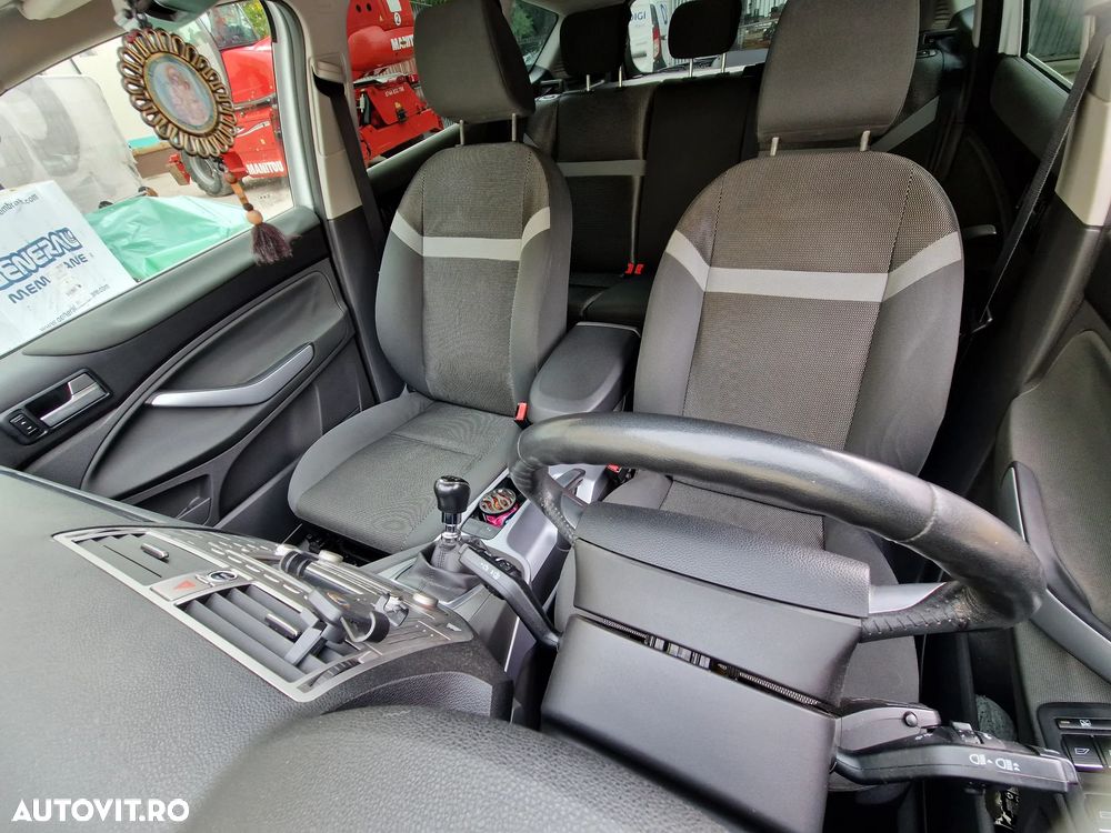 Ford Kuga 2.0 TDCi 2x4 Titanium - 12