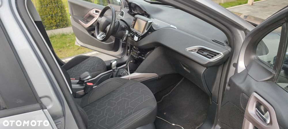 Peugeot 2008 1.6 BlueHDi Style - 11