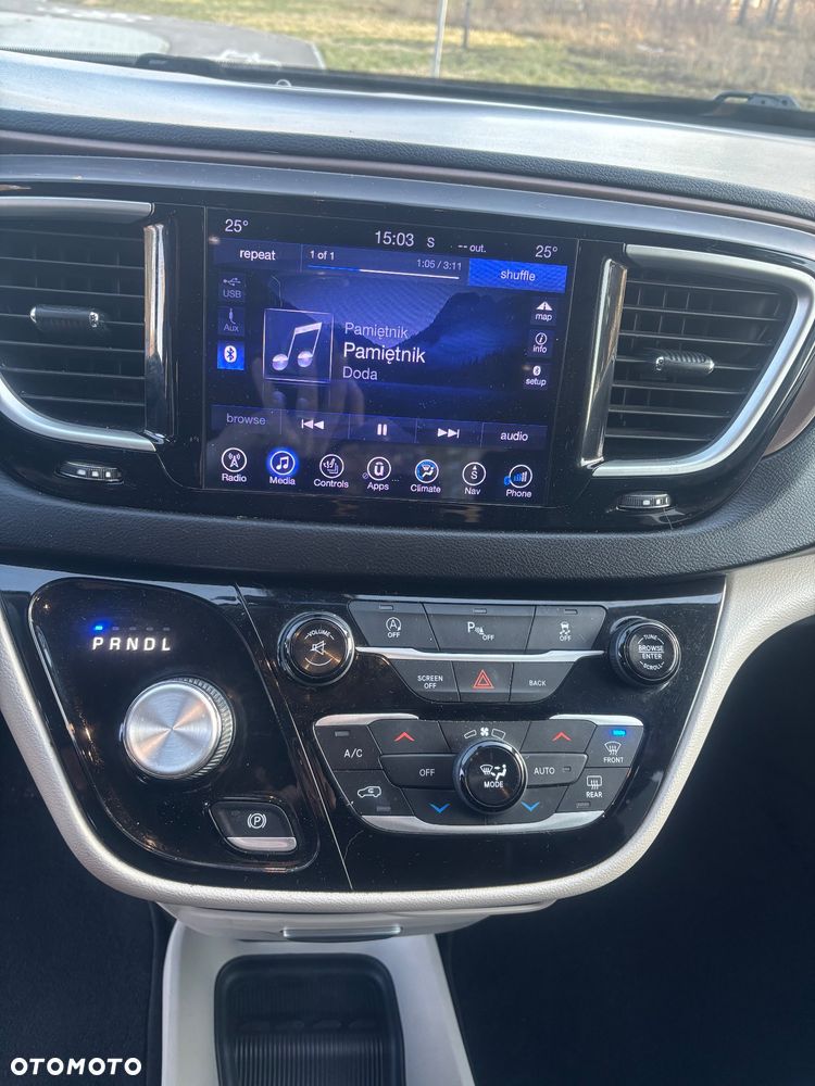 Chrysler Pacifica - 21