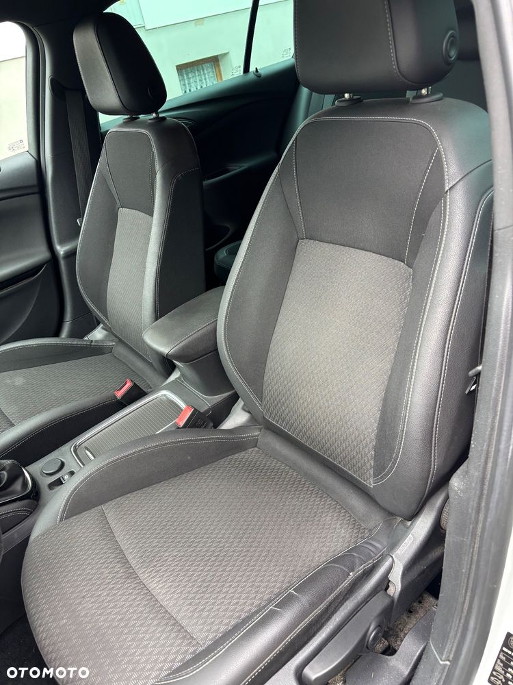 Opel Astra 1.6 Turbo Start/Stop Dynamic - 9