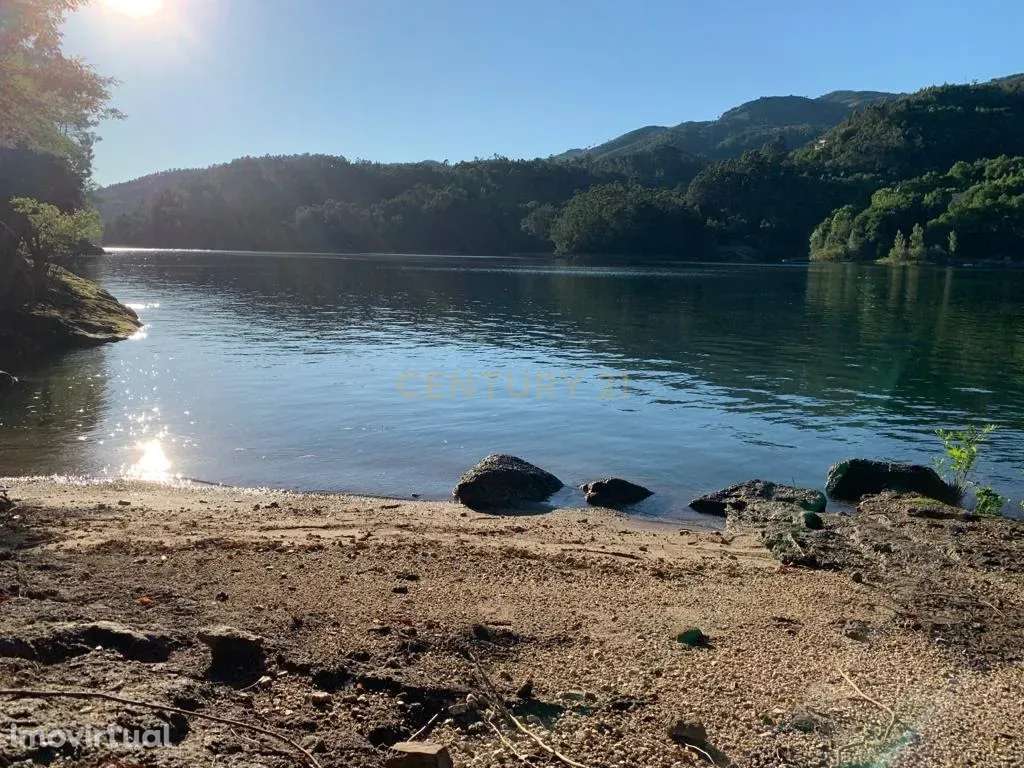 **Paraíso Natural à Venda no Gerês: Terreno Espetacular com Acesso ao - Grande imagem: 2/21