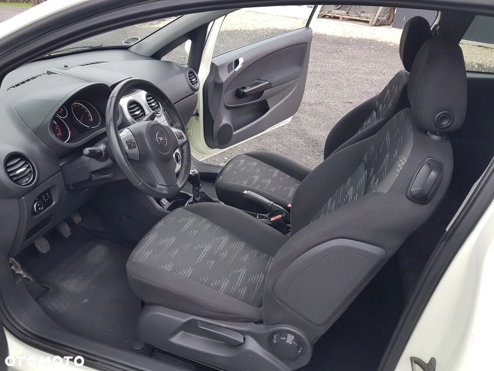 Opel Corsa 1.4 16V Satellite - 14