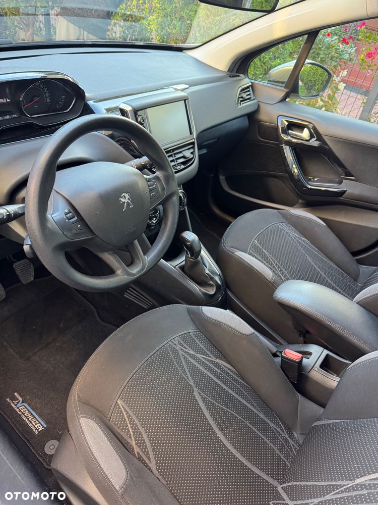Peugeot 208 - 16