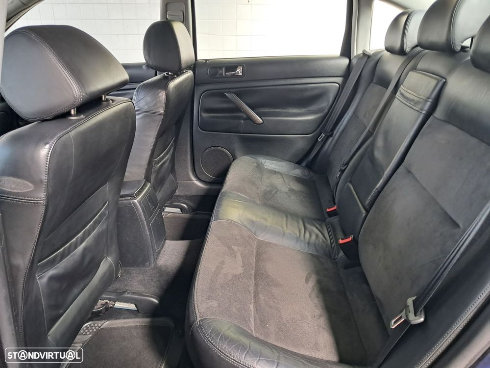 VW Passat 1.9 TDi Highline - 9