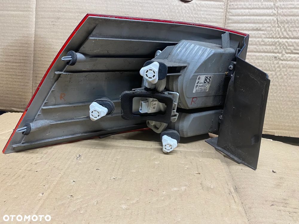 LAMPA TYLNA PRAWA OPEL VECTRA C KOMBI  24469462 - 4