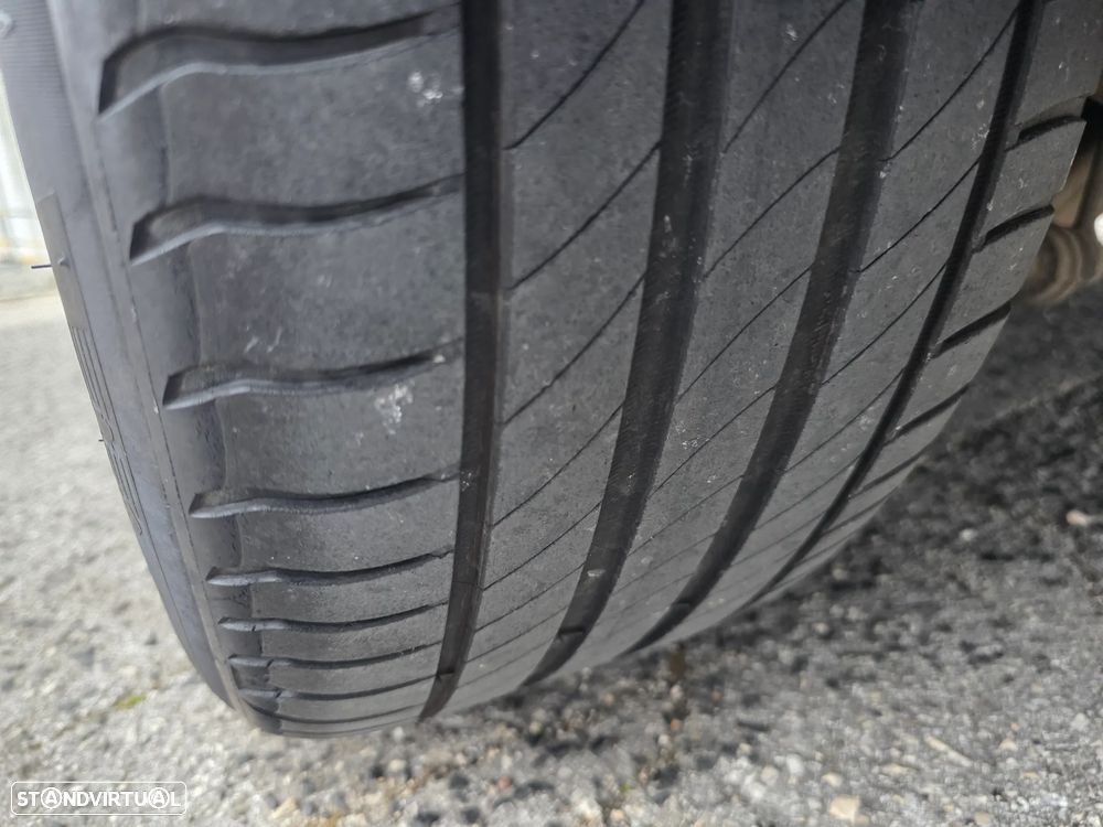 BMW 520 d Exclusive Auto 129g - 29