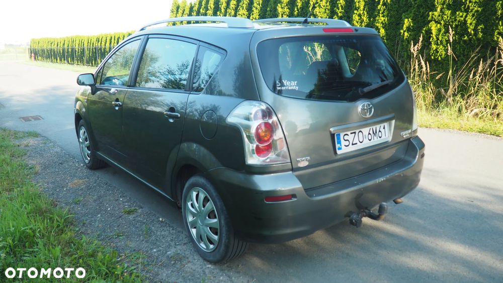 Toyota Corolla Verso - 3