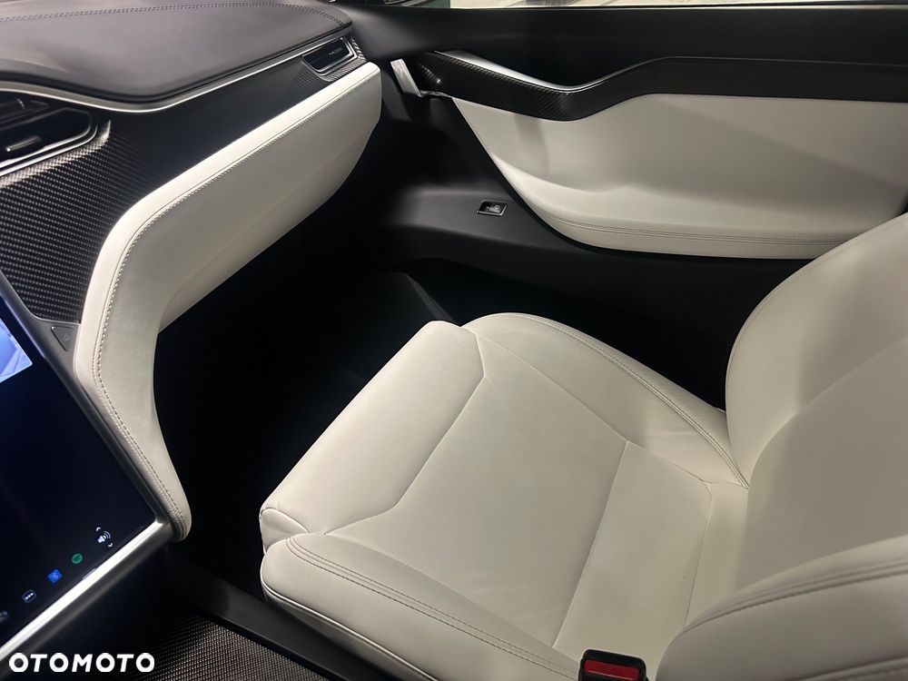 Tesla Model X - 38