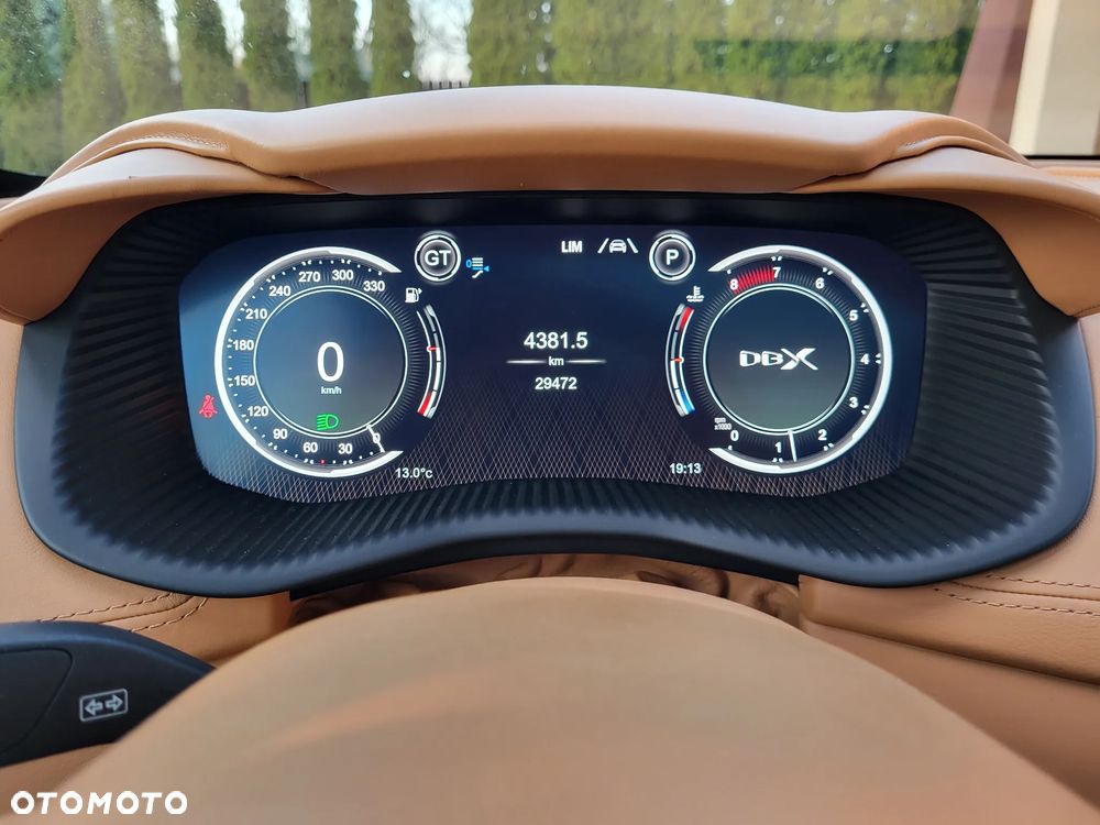 Aston Martin DBX - 12