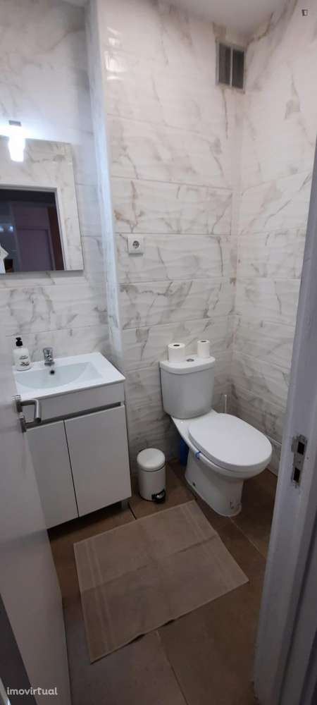 Quarto - localizado em Paranhos Porto - Grande imagem: 3/22