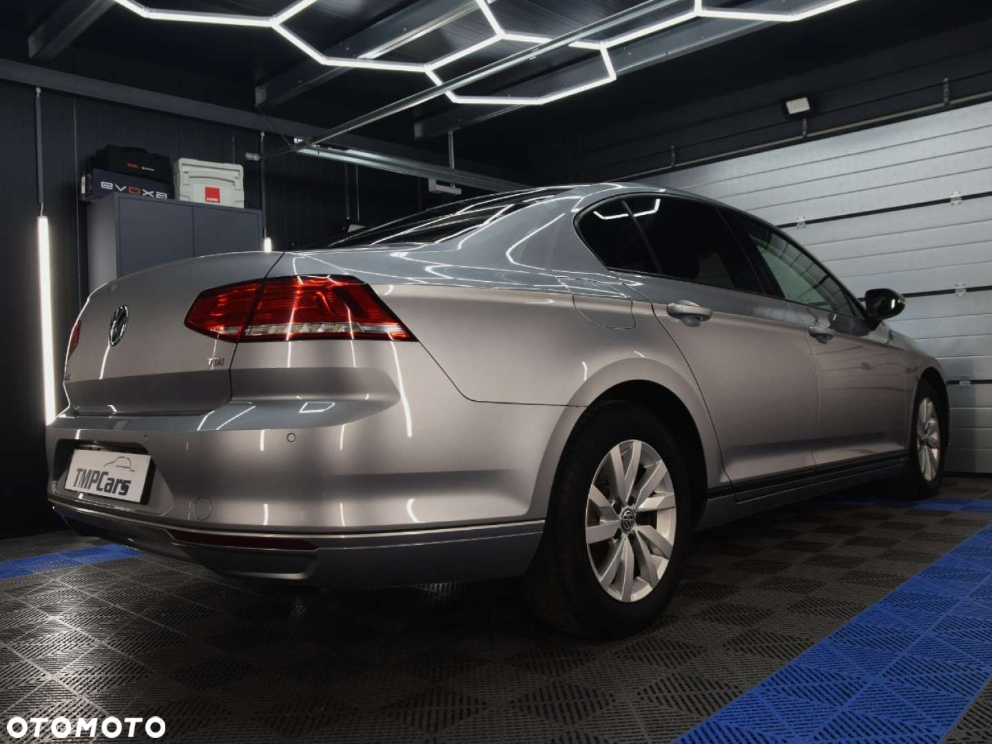 Volkswagen Passat - 4
