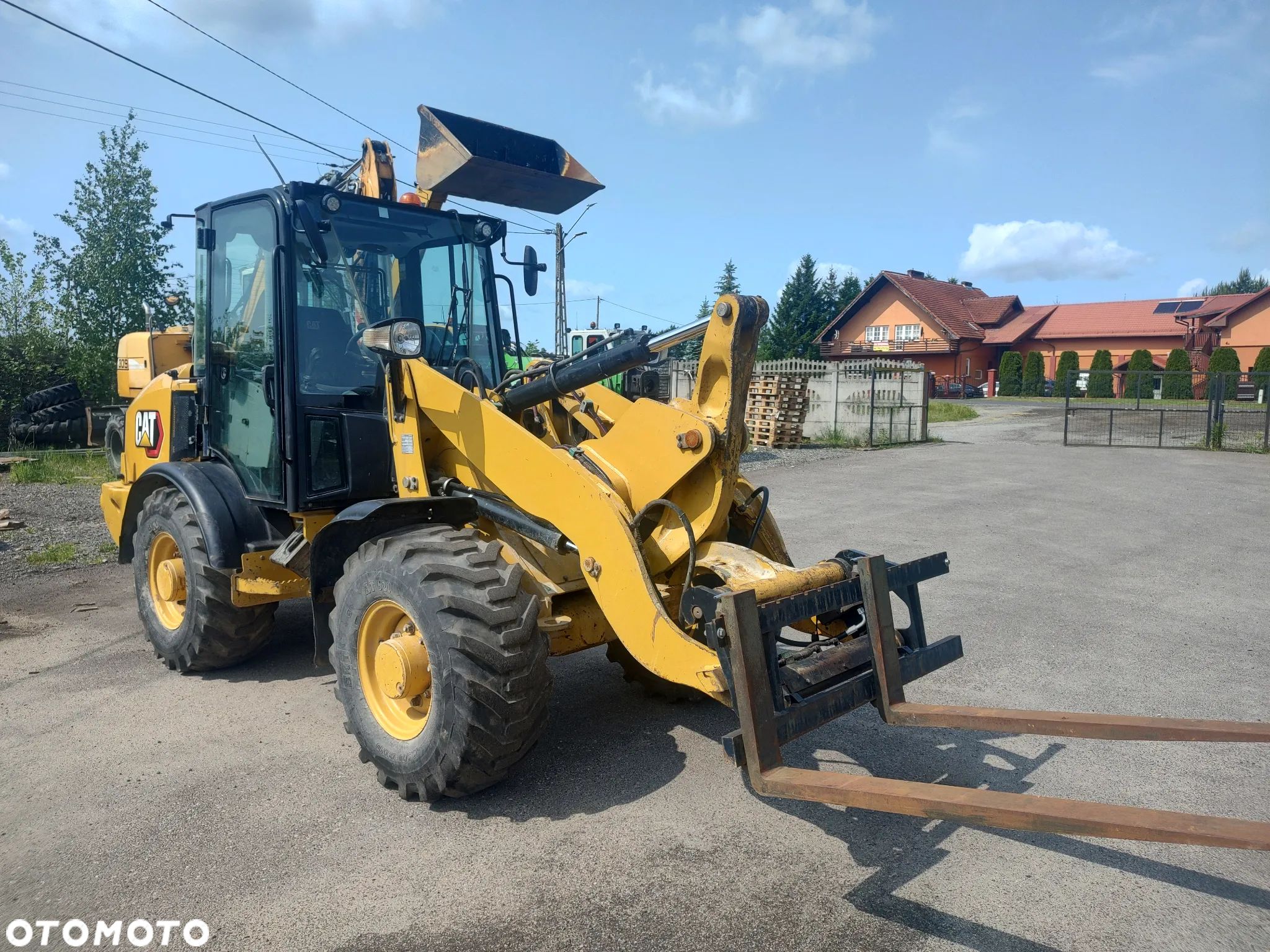 Caterpillar 906M - 1
