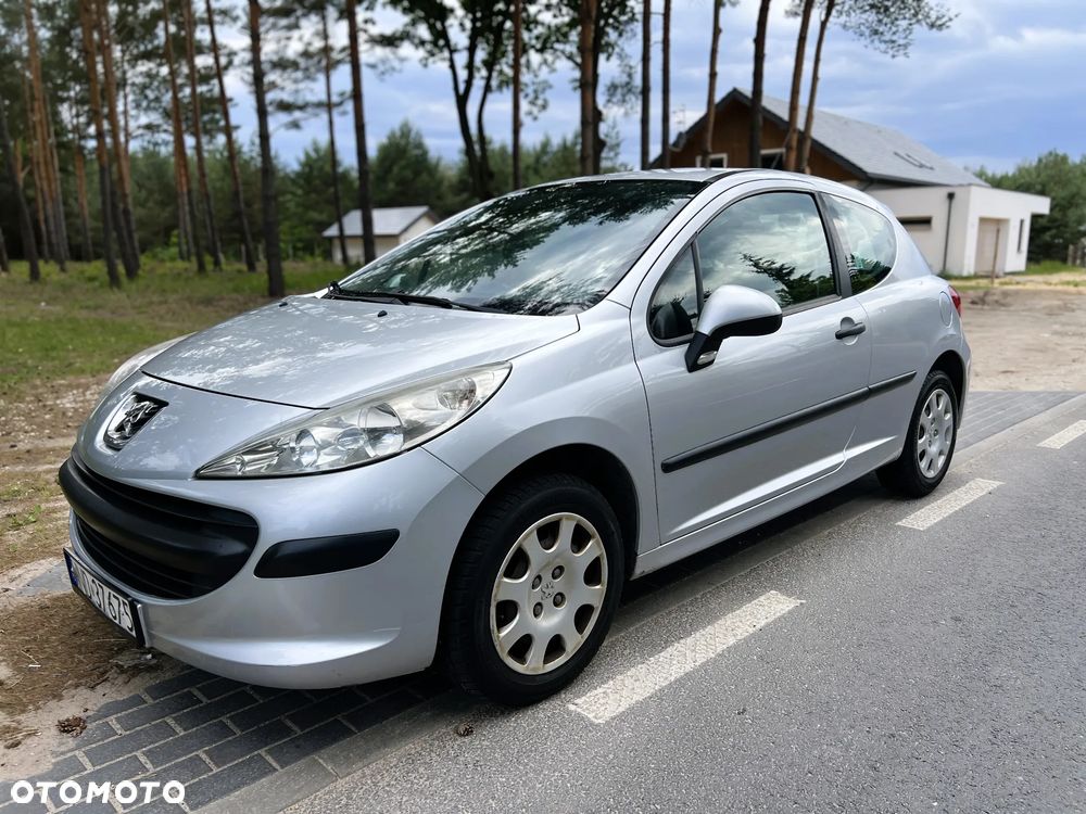 Peugeot 207 - 1