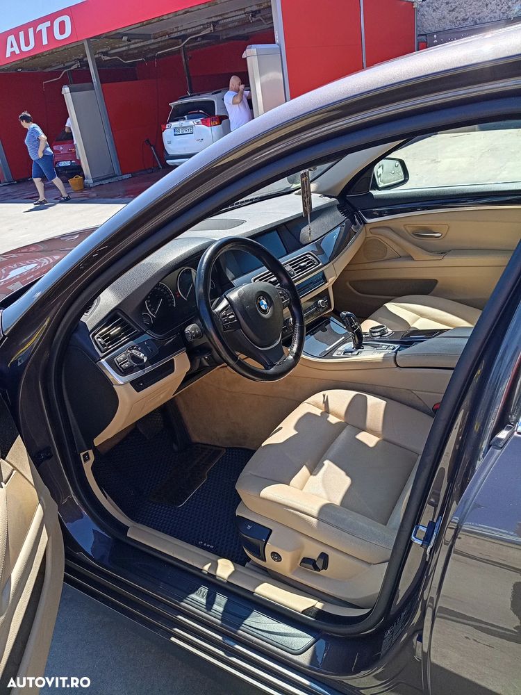 BMW Seria 5 525d xDrive - 13