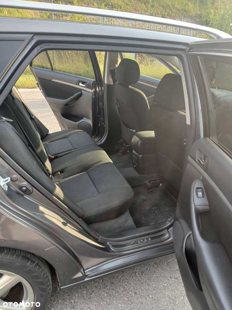 Toyota Avensis - 4