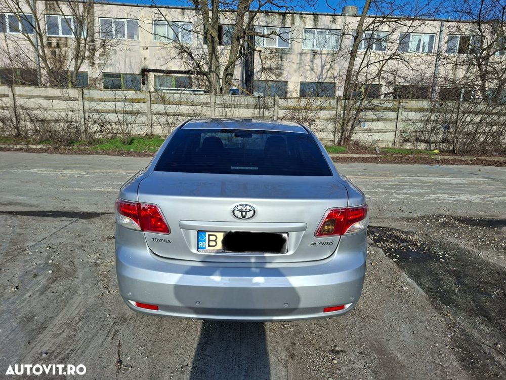 Toyota Avensis - 2