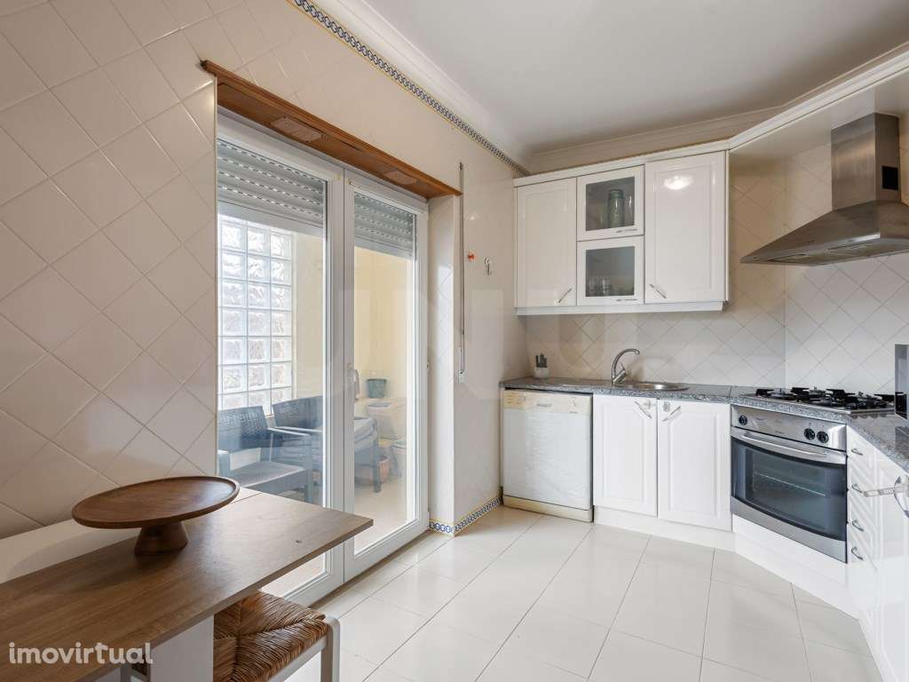 Moradia T2 com piscina e vista mar para venda em Santa Cruz. - Grande imagem: 4/41