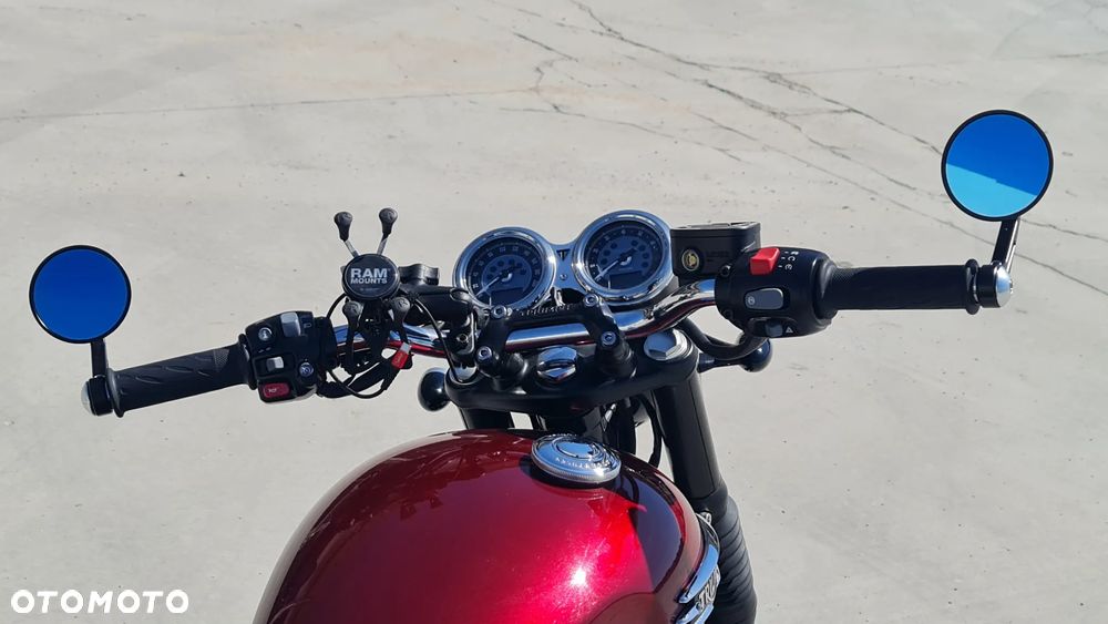 Triumph Bonneville - 10