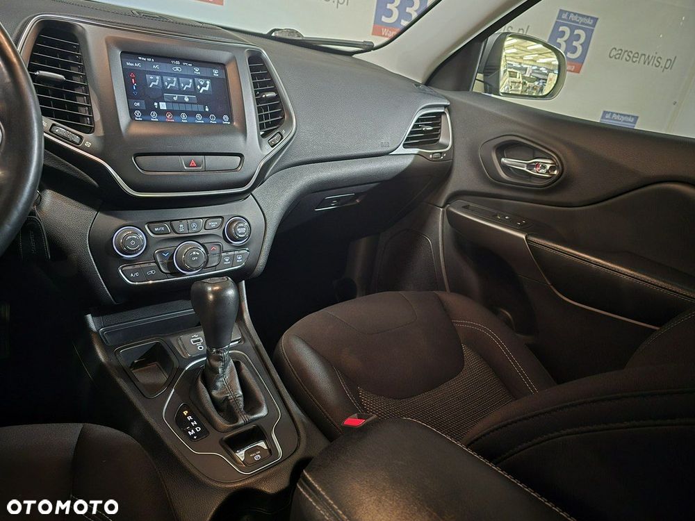 Jeep Cherokee - 21