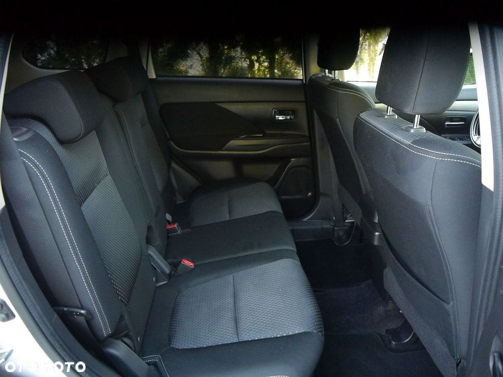 Mitsubishi Outlander 2.2 DI-D 4WD Automatik Diamant Edition+ - 33