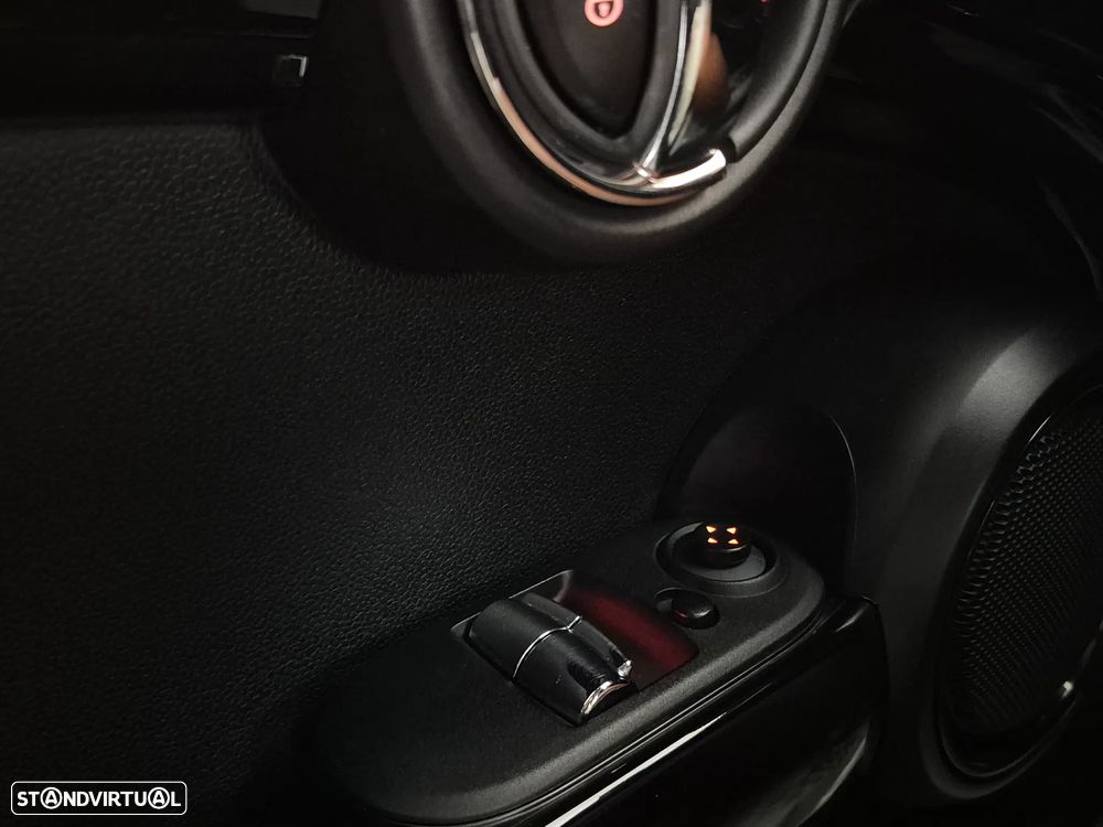 MINI 3 Portas One D - 15