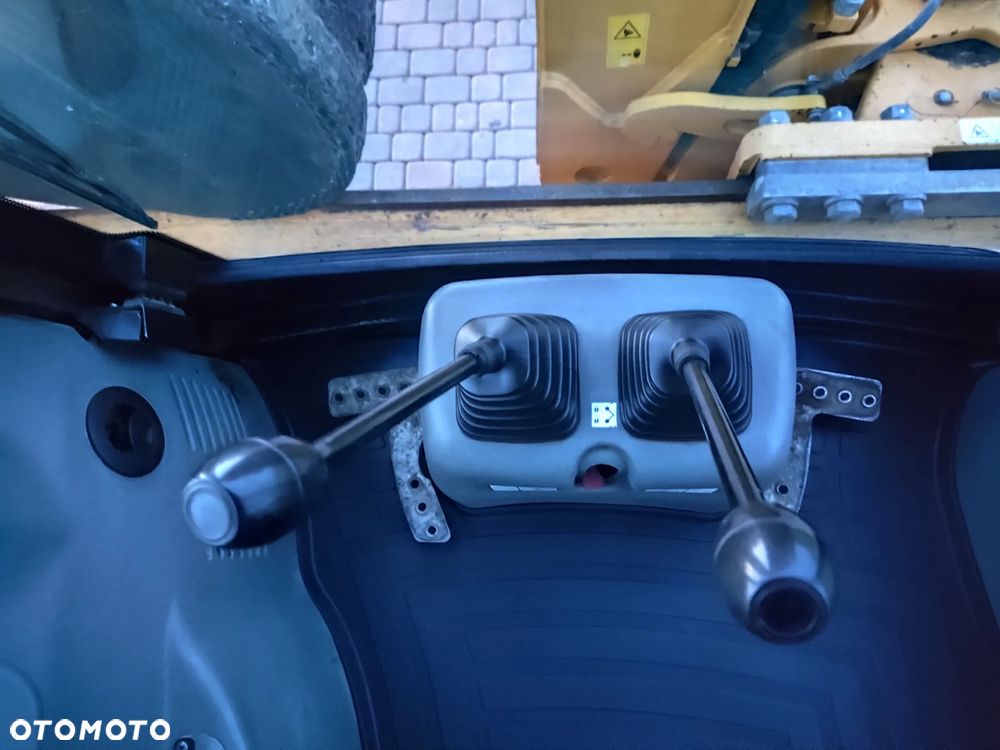 Komatsu WB93 S5 / RÓWNE KOŁA / SPROWADZONA / KOPARKO-ŁADOWARKA / - 25