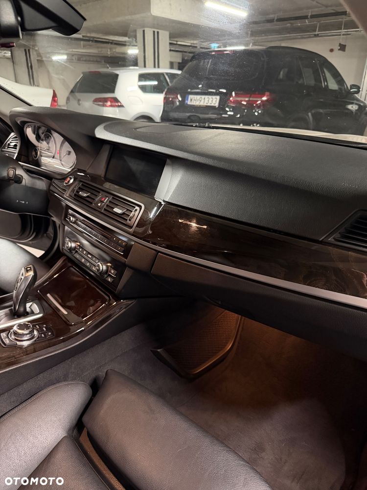 BMW Seria 5 535i xDrive - 32